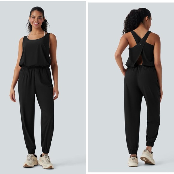 HALARA Pants - 🖤 NWT! Halara Quick Dry Featherweight Jumpsuit with Pockets